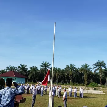 Upacara Memperingati Hari PENDIDIKAN NASIONAL SMA NEGERI 16 